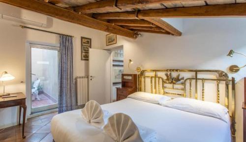 One-Bedroom Apartment with Balcony