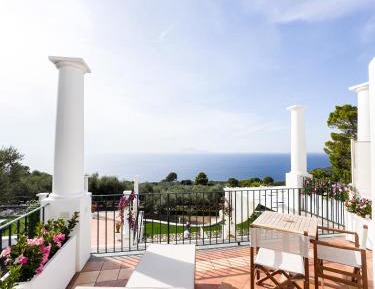 Deluxe Double Room with Balcony and Sea View