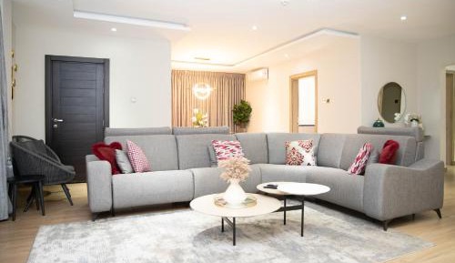 Two-Bedroom Deluxe Apartment with Balcony