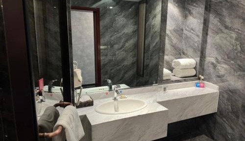 Business King Room