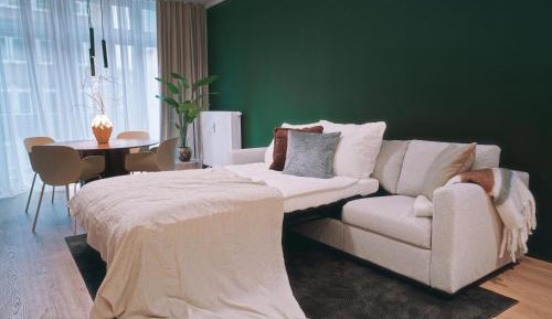 Deluxe One-Bedroom Apartment with Harbor View