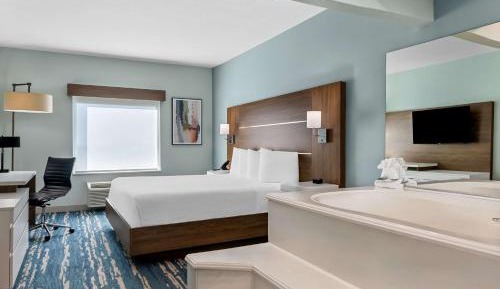 King Room with Hot Tub - Non-Smoking