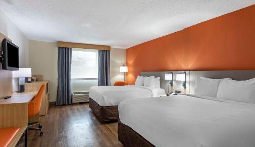 Queen Room with Two Queen Beds and Stadium View
