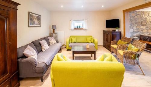 Nine-Bedroom Holiday Home