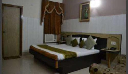 Deluxe Double Room (2 Adults + 1 Child)