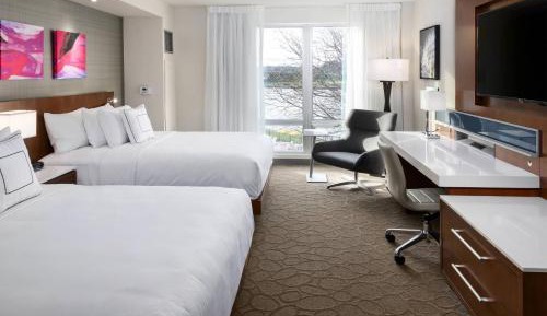 Guest room, 2 Queen, River view