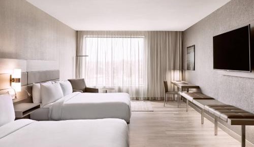 Larger Guest room, 2 Queen