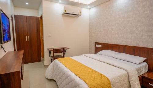 Deluxe Double Room (2 Adults + 1 Child)
