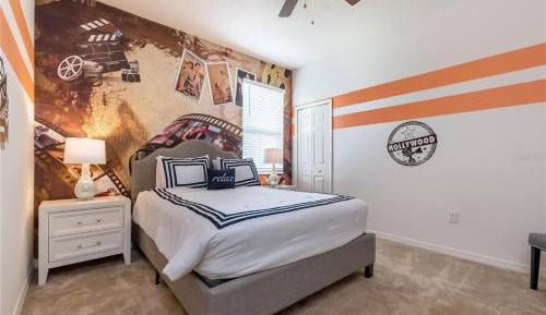 Deluxe Family Room