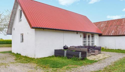 One-Bedroom Holiday Home