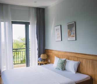 King Room with Balcony
