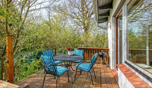 Superior One-Bedroom Apartment with Balcony