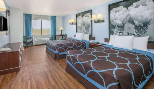 Queen Room with Two Queen Beds - Non-Smoking