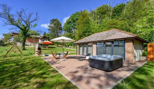One-Bedroom Holiday Home