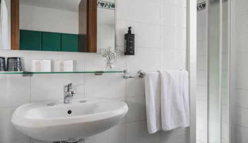 Deluxe Double Room (1 Adult)