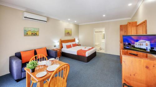 Executive Queen Room with Spa Bath 