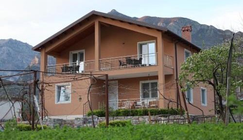 Apartment with Lake View