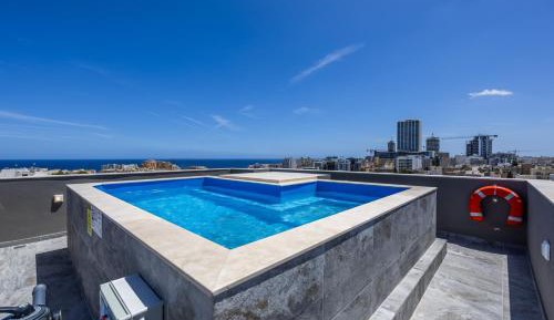 One-Bedroom Apartment with Pool View