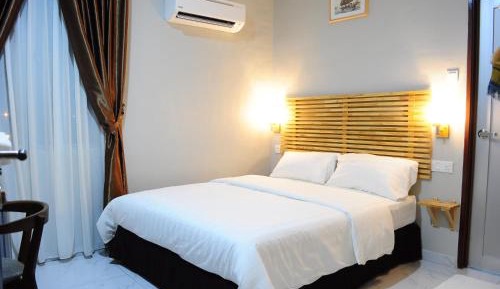 Standard Queen Room
