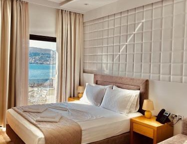 Deluxe Triple Room with Sea View