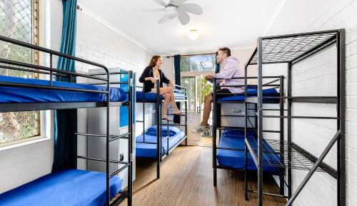 Bed in 6-Bed Mixed Dormitory Room with Private Bathroom (ages 18-40 years only)