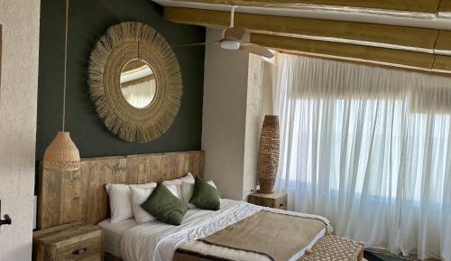 Deluxe Double Room (2 Adults + 1 Child)