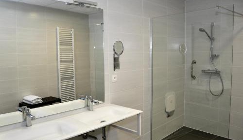 Holiday Home (16 Adults)