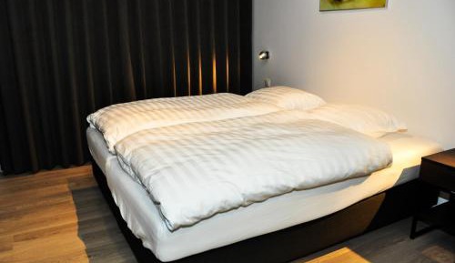 Holiday Home (12 Adults)