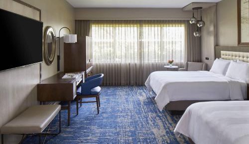 Guest room with king or queen bed with balcony