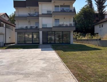 Apartment with Lake View