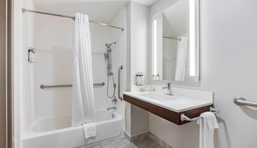 Standard King Room with Mobility Accessible Tub