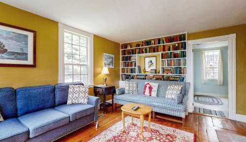 Five Bedroom Holiday Home