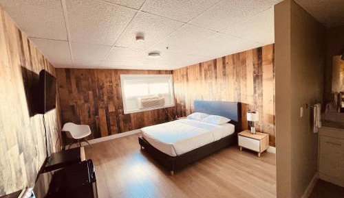 Standard Queen Room