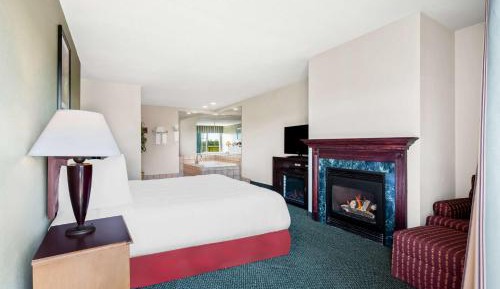 King Suite with Sofa Bed and Jacuzzi - Balcony/Non-Smoking