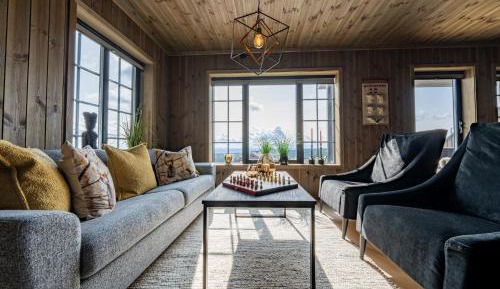 Four-Bedroom Apartment with Balcony 