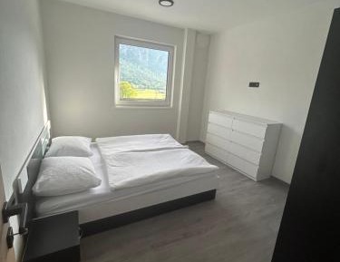 Apartment with Mountain View