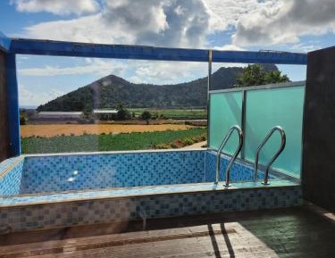 Pool Deluxe Twin including Pool charge