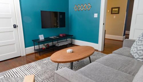 Deluxe Queen Suite