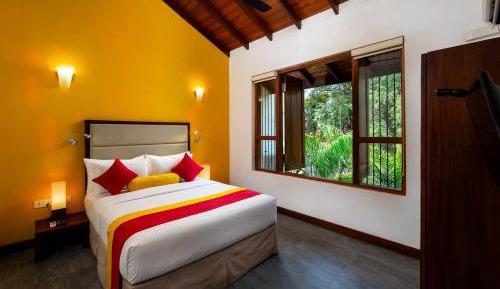 Two-Bedroom Deluxe Suite with Kitchenette & Balcony or Terrace