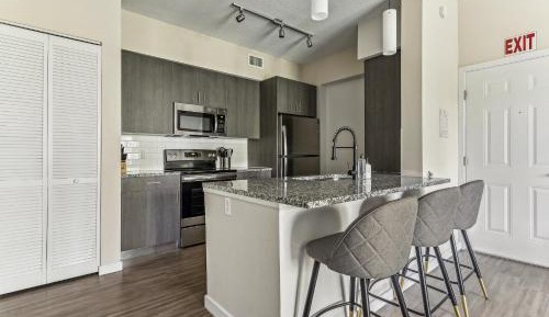 One-Bedroom Apartment (Self Check-in with Virtual Front Desk)