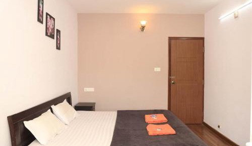 Two-Bedroom Apartment with Mountain View