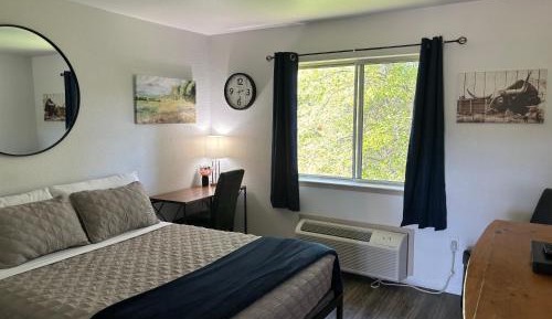 Standard Queen Room