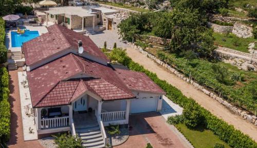 Six Bedroom