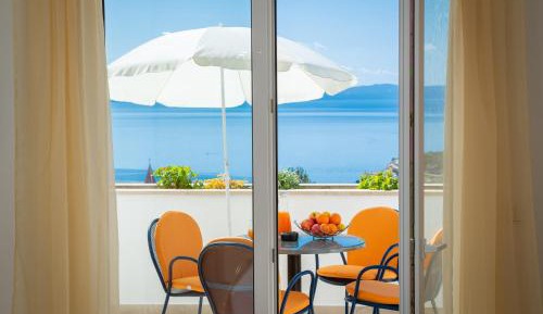 Deluxe Triple Room with Sea View