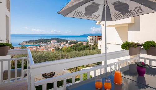 Two-Bedroom Apartment with Balcony and Sea View