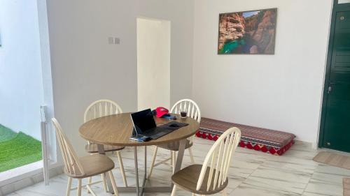Deluxe Double Room with Side Sea View