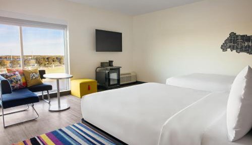 Aloft Queen Room with Two Queen Beds