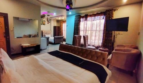 Deluxe Suite