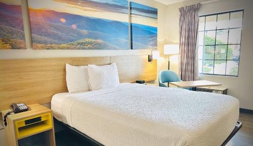 Queen Room with Bath Tub - Mobility Accessible/Non-Smoking