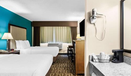 Queen Room with Two Queen Beds - Non-Smoking